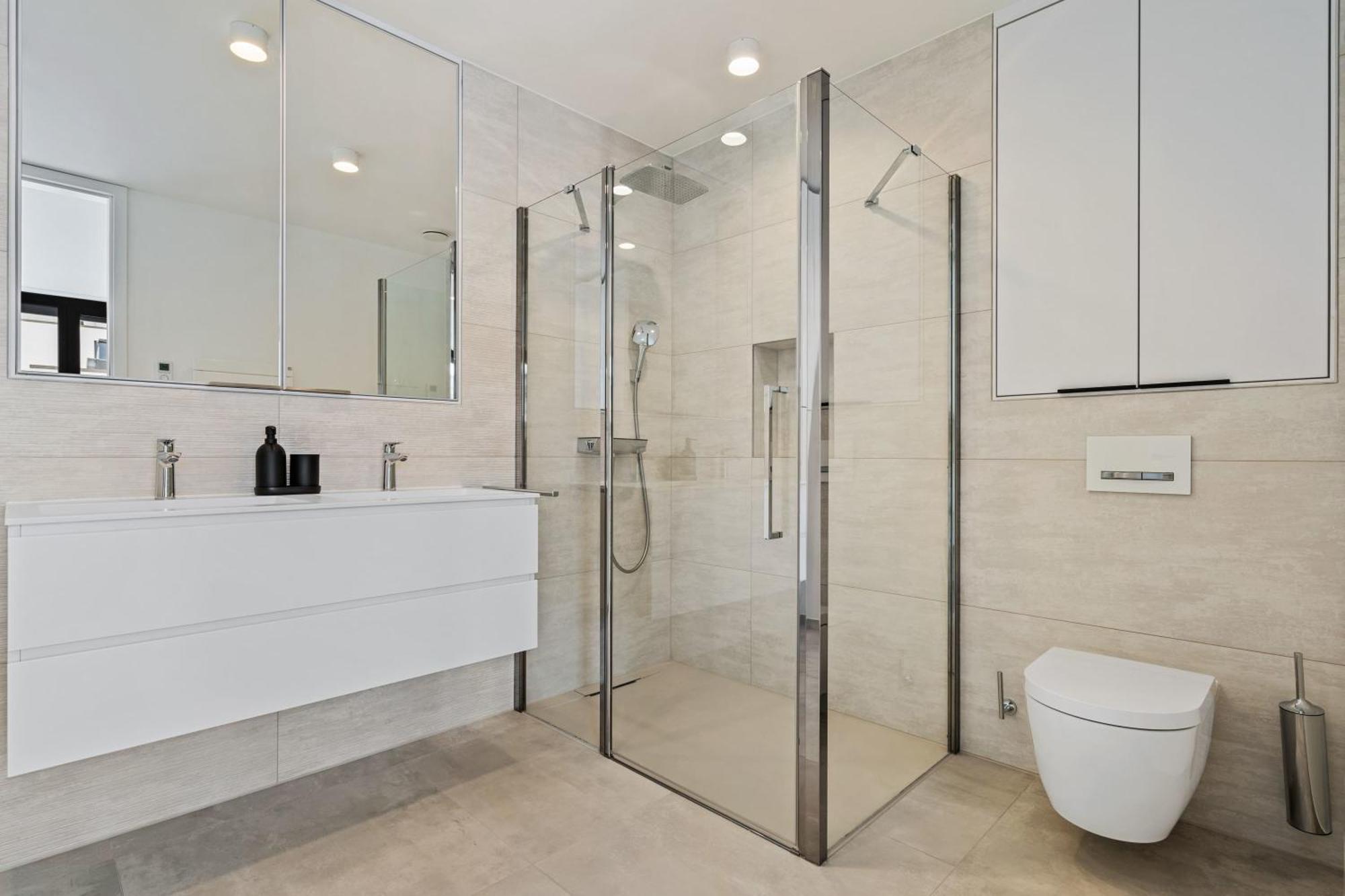 Upscale Urban Style & Comfort For Six Appartement